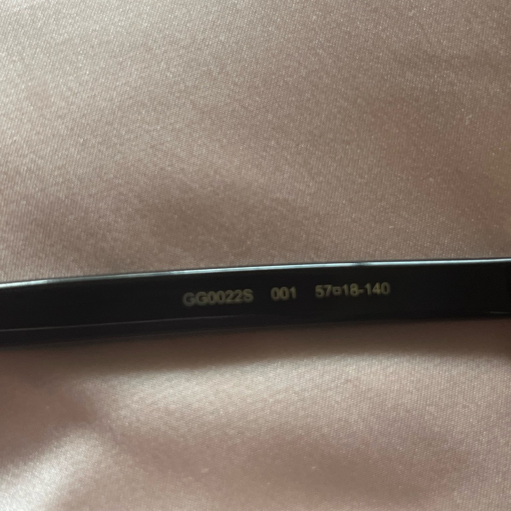 Authentic Gucci Sunglasses - Picture 4 of 7